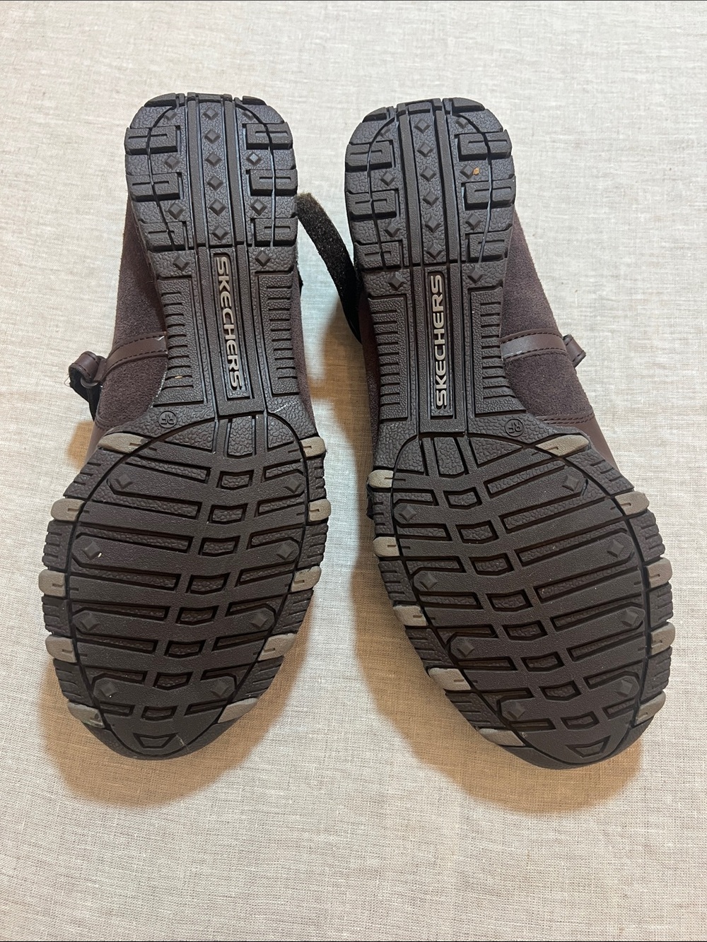 Skechers Brown Mary Jane Flats with Cross Strap and Memory Foam Insole. Size 9 - Picture 7 of 8